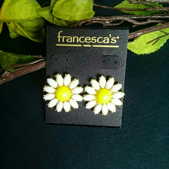 Francesca's Collections Jewelry - NWT Francesca's daisy flower earrings